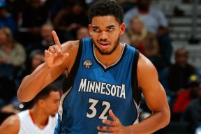 半岛体育app登录 -唐斯复出首战，关键时刻神级表现状态火爆，复出首战轰40分成为焦点！